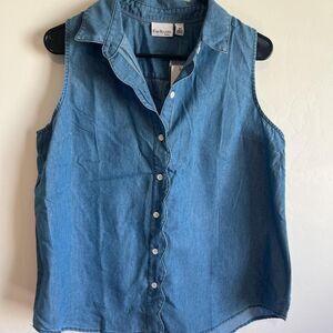 NWT Kim Rogers Medium petite Blue denim sleeveless button-down shirt